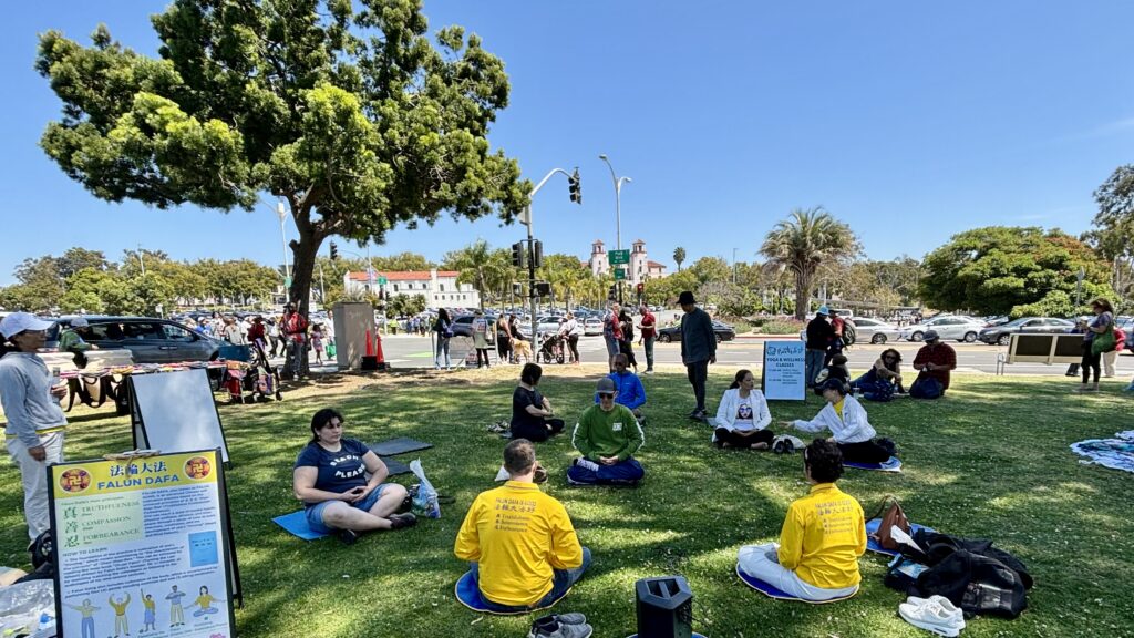 Earth Day 4/20/2024 in Balboa Park: Falun Dafa practitioners are teaching the exercises and meditation.