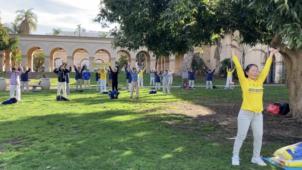 Balboa Park, San Diego, Falun Dafa Exercises