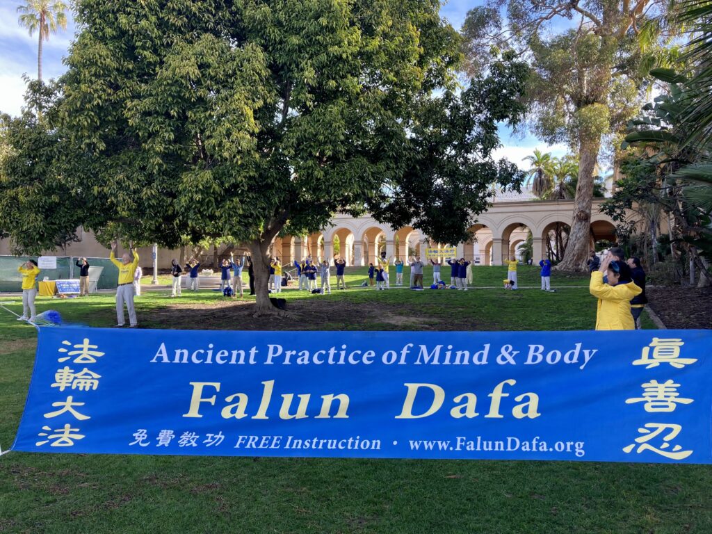 Balboa Park, San Diego, Falun Dafa Exercises